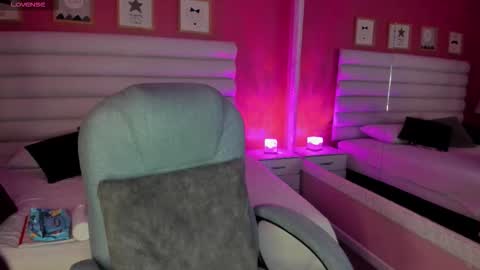 Snapshot of hilary_tailor chatting on 10/10/25, 11:09 hilary_tailor online show from 10/10/25, 11:09