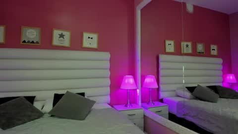 Snapshot of hilary_tailor chatting on 11/18/25, 10:52 hilary_tailor online show from 11/18/25, 10:52