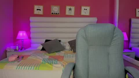 Snapshot of hilary_tailor chatting on 12/21/25, 11:50 hilary_tailor online show from 12/21/25, 11:50