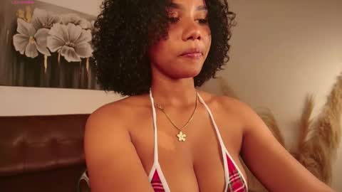 Snapshot of hilaryebony_ chatting on 05/04/26, 08:05 - 29p online show from 05/04/26, 08:05