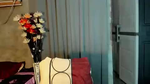 hilarymolly online show from 04/23/26, 12:29