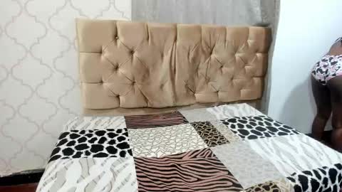 hilaryy_19_ online show from 10/26/25, 12:00