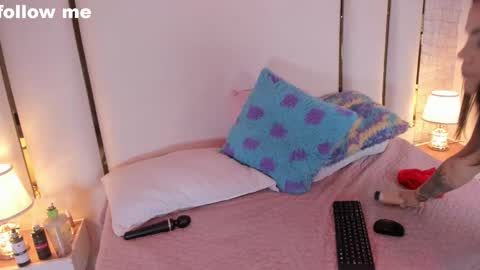 Hillary online show from 02/22/25, 01:55