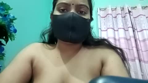 himuhimu22 online show from 01/18/25, 04:31