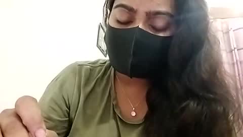 himuhimu22 online show from 12/15/25, 06:45