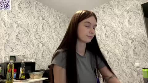 Hina online show from 05/17/26, 07:43