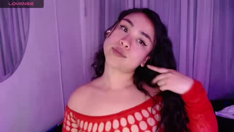 hinata lee online show from 11/19/25, 09:48