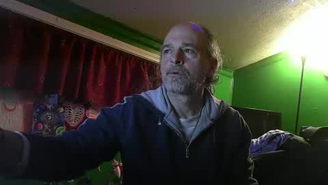 Snapshot of hippiedad333 chatting on 02/18/26, 11:11 hippiedad333 online show from 02/18/26, 11:11