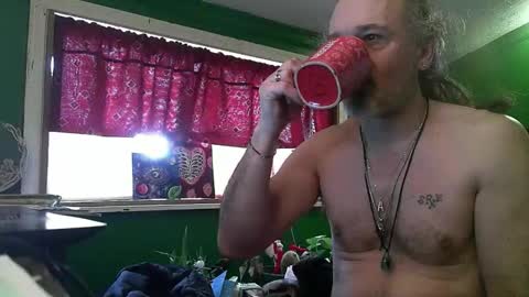 Snapshot of hippiedad333 chatting on 02/20/26, 08:53 hippiedad333 online show from 02/20/26, 08:53