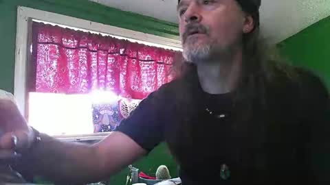 hippiedad333 online show from 04/19/26, 09:50