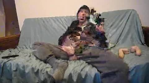 Snapshot of hippiezen chatting on 02/07/25, 06:45 Hippie Jijm online show from 02/07/25, 06:45