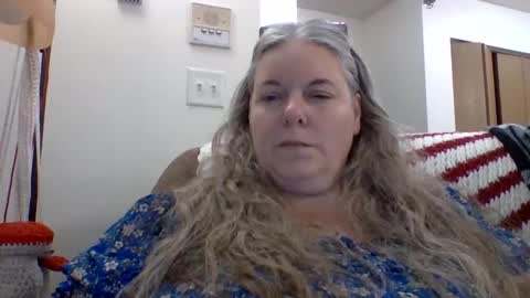 hippysnewhere online show from 05/12/26, 03:25