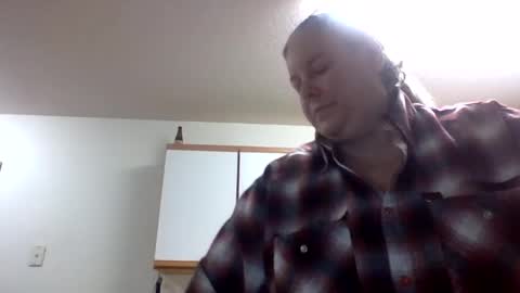 hippysnewhere online show from 05/17/26, 03:52