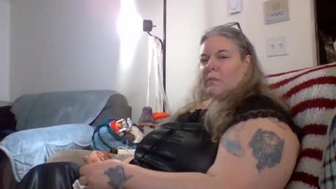 hippysnewhere online show from 05/18/26, 08:42