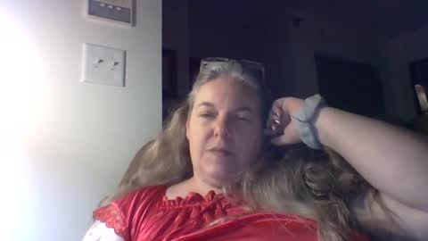 hippysnewhere online show from 05/19/26, 09:26