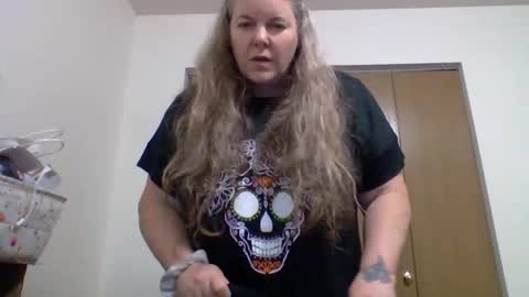 hippysnewhere online show from 05/26/26, 08:32