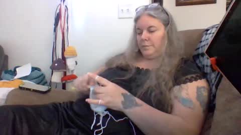 hippysnewhere online show from 05/28/26, 10:40