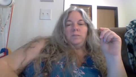 hippysnewhere online show from 05/31/26, 11:28
