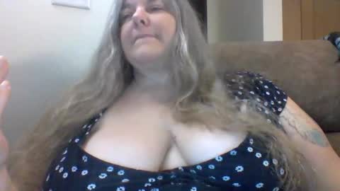 hippysnewhere online show from 06/02/26, 06:10