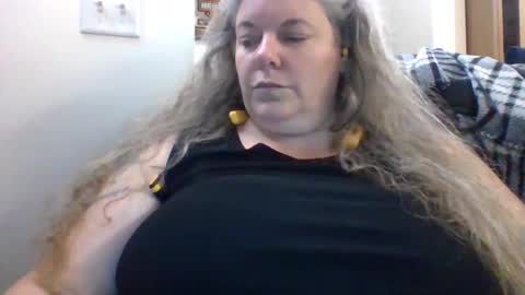 hippysnewhere online show from 06/04/26, 02:50