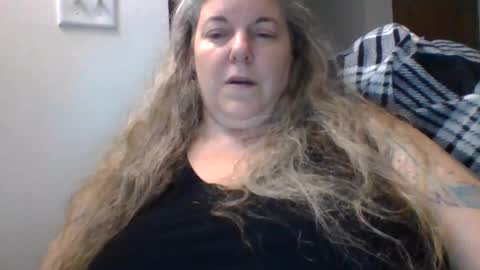 hippysnewhere online show from 06/04/26, 03:29