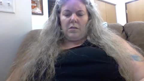 hippysnewhere online show from 06/05/26, 03:35