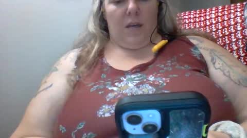 hippysnewhere online show from 06/07/26, 12:15