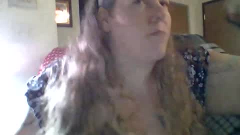 hippysnewhere online show from 06/07/26, 10:46