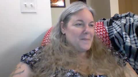 hippysnewhere online show from 06/08/26, 11:38