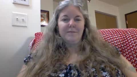 hippysnewhere online show from 06/09/26, 11:44