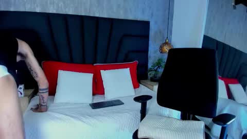 Hisoka online show from 10/31/25, 01:17