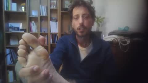 Snapshot of hitmenoww chatting on 10/17/25, 11:13 hitmenoww online show from 10/17/25, 11:13