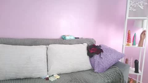 hiyakasudere_ online show from 11/24/25, 06:40