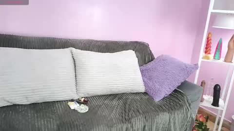 hiyakasudere_ online show from 11/26/25, 06:20