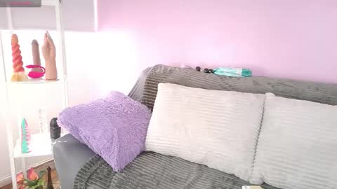 hiyakasudere_ online show from 12/04/25, 06:49