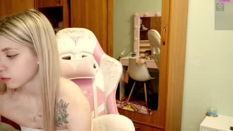 Snapshot of ho1yh01e chatting on 01/07/25, 06:24 Holly online show from 01/07/25, 06:24