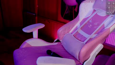 Snapshot of ho1yh01e chatting on 02/27/25, 10:20 Holly online show from 02/27/25, 10:20