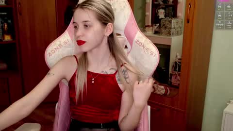 Snapshot of ho1yh01e chatting on 03/02/25, 05:58 Holly online show from 03/02/25, 05:58