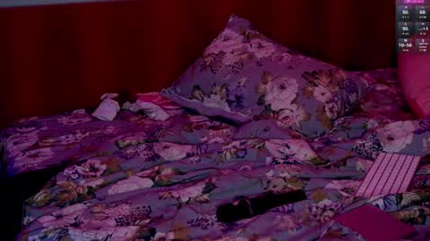 Snapshot of ho1yh01e chatting on 03/09/25, 08:21 Holly online show from 03/09/25, 08:21