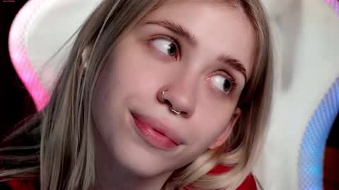 Snapshot of ho1yh01e chatting on 10/16/25, 07:15 Holly online show from 10/16/25, 07:15