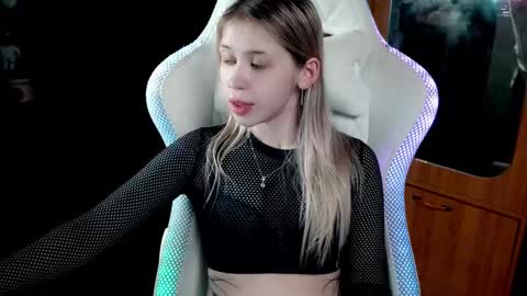 Snapshot of ho1yh01e chatting on 12/05/25, 07:21 Holly online show from 12/05/25, 07:21