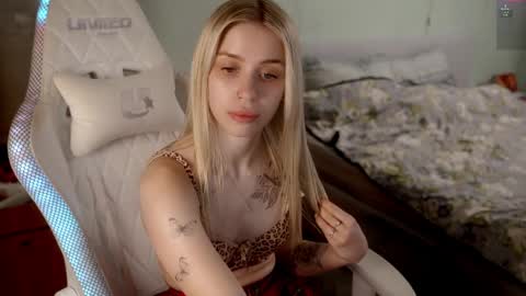 Holly online show from 04/07/26, 06:52