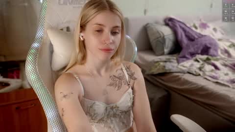 Holly online show from 04/14/26, 07:42