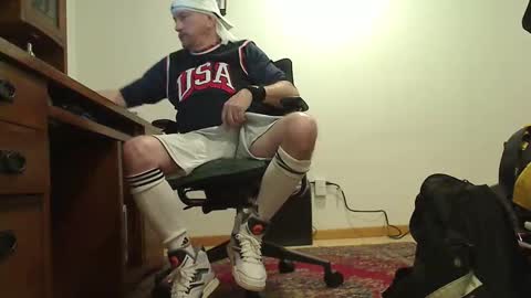 Snapshot of hockeybud chatting on 11/29/25, 10:13 Rick online show from 11/29/25, 10:13