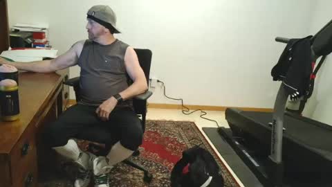 Snapshot of hockeybud chatting on 08/05/26, 04:10 Rick online show from 08/05/26, 04:10