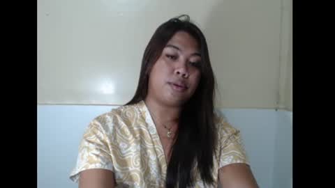 Snapshot of hoelykarina chatting on 07/23/26, 04:27 Karina3 online show from 07/23/26, 04:27