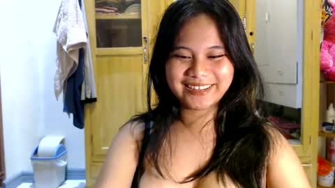 Snapshot of hoelyzhuxinn chatting on 05/29/26, 02:04 Zhuxinn3 online show from 05/29/26, 02:04