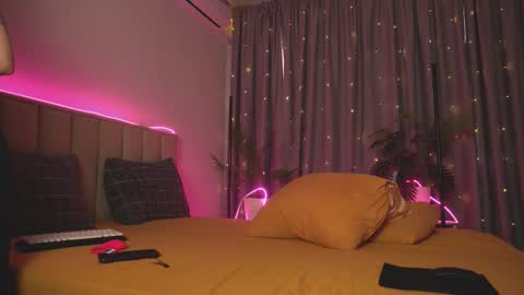 julia online show from 03/24/26, 07:13