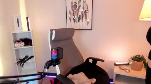 Hollie online show from 03/02/26, 12:34