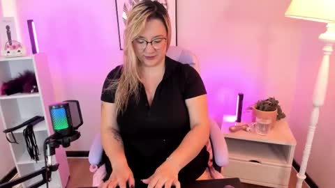 Hollie online show from 03/14/26, 12:21